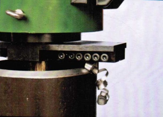 點擊查看詳細信息<br>標題：管子坡口機工作照 閱讀次數：10859