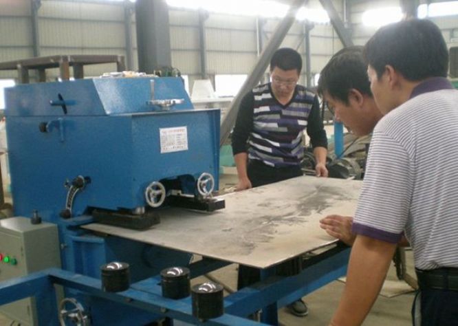 點擊查看詳細信息<br>標題：固定式平板坡口機工作照 閱讀次數：11017