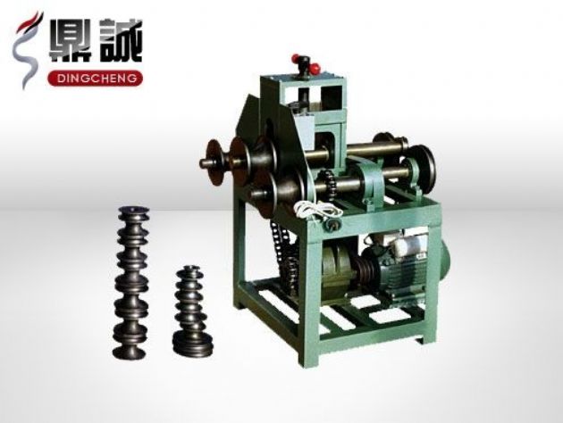 點擊查看詳細信息<br>標題：立式多功能滾動式彎管機 閱讀次數：5394